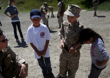 Marines ‘Make-A-Wish’ come true: 7th ESB grants a terminally ill 12-year old boy’s wish