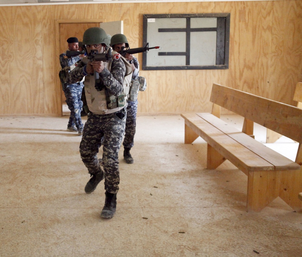 Iraqi Federal Police sharpen room clearing skills
