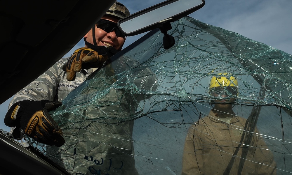 571st MSAS trains on vehicle extrication