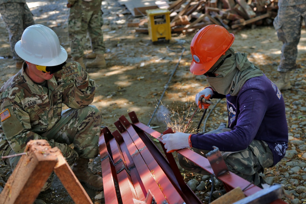 AFP and U.S. service members build a better community in the Philippines