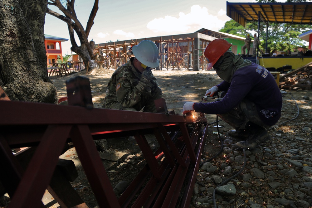 AFP and U.S. service members build a better community in the Philippines