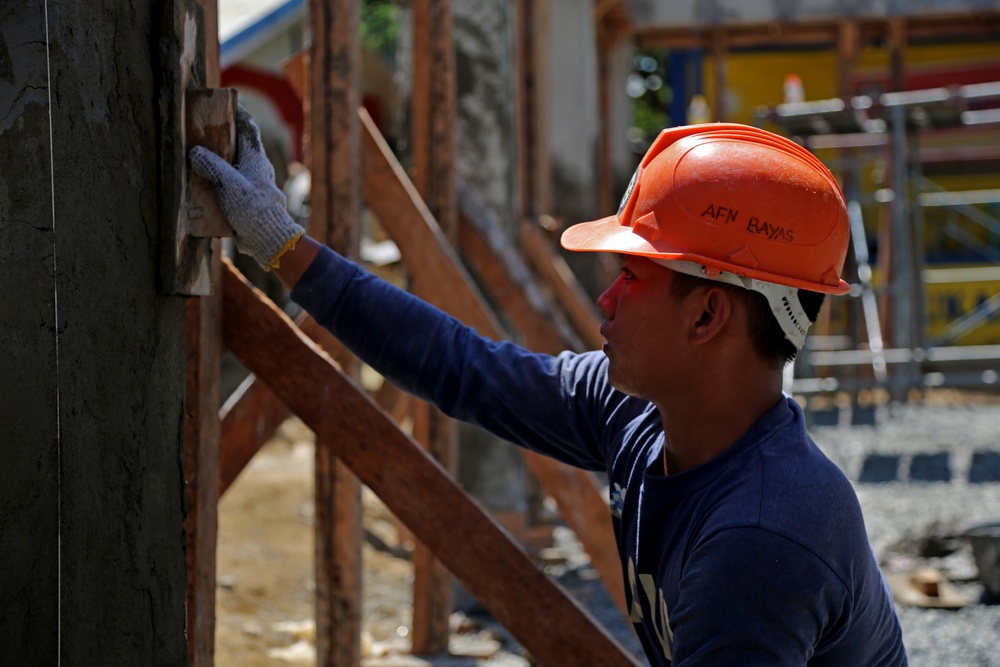 AFP and U.S. service members build a better community in the Philippines