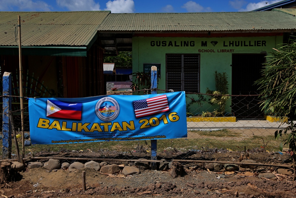 AFP and U.S. service members build a better community in the Philippines