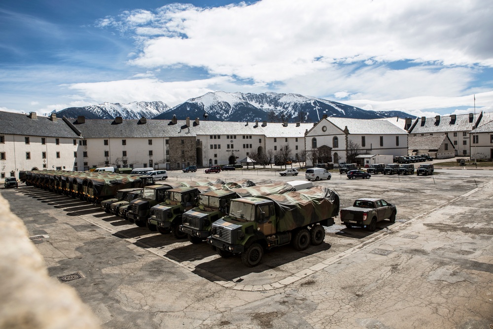 SPMAGTF-CR-AF Marines arrive to French Commando training