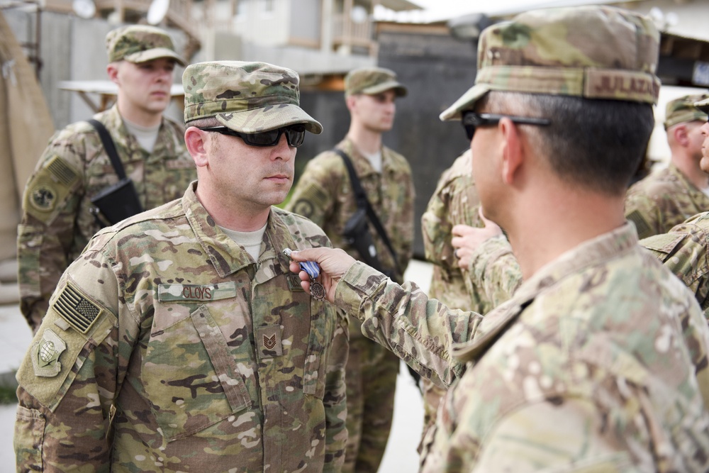 Bagram Airmen receive medals