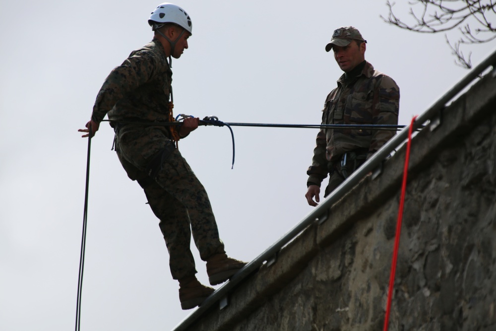 SPMAGTF-CR-AF Marines rappel during French Commando training