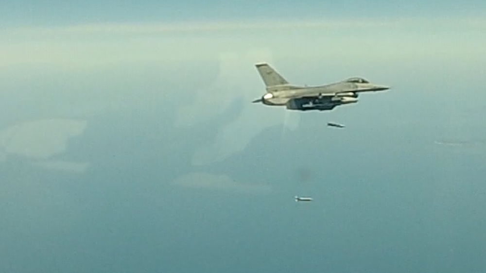 F-16 GBU39 Munitions Drop