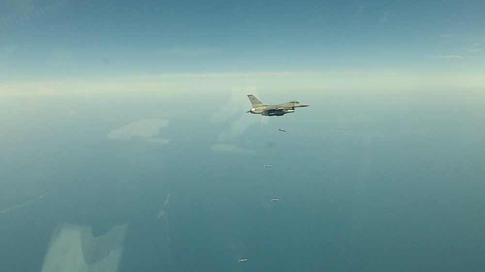 F-16 GBU39 Munitions Drop