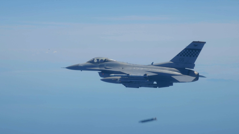 F-16 GBU39 Munitions Drop