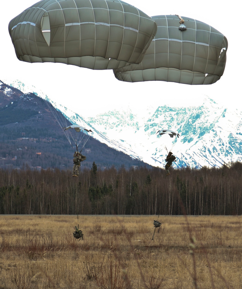 Spartan Paratroopers Jump with &quot;Sugar Bears&quot;