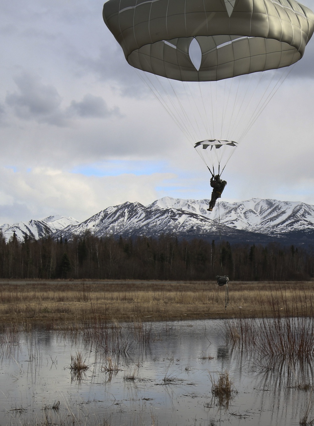 Spartan Paratroopers Jump with &quot;Sugar Bears&quot;