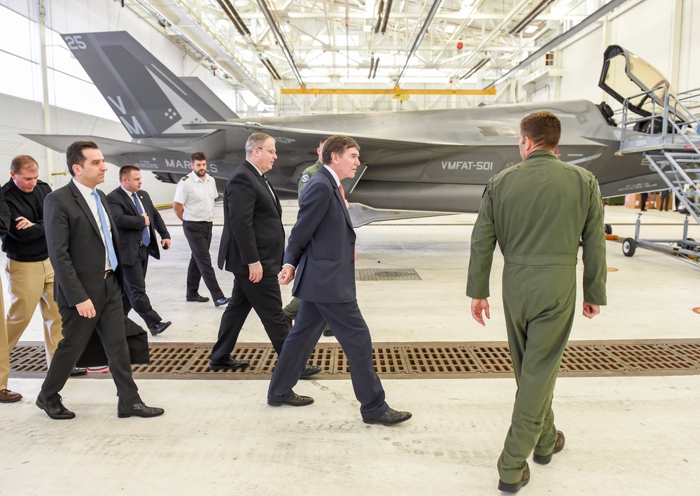 DSD and United Kingdom Minister of State for Defense Procurement Philip Dunne tour the VFMAT-501.