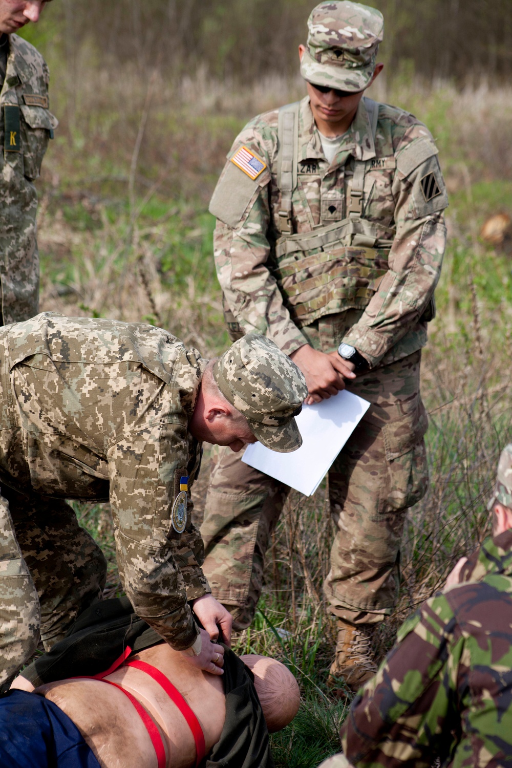 3-15 IN Soldier assesses Ukrainian Soldier on medical tasks