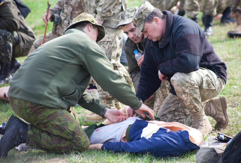 Lithuania Soldier demonstrates how to apply an improvised tourniquet