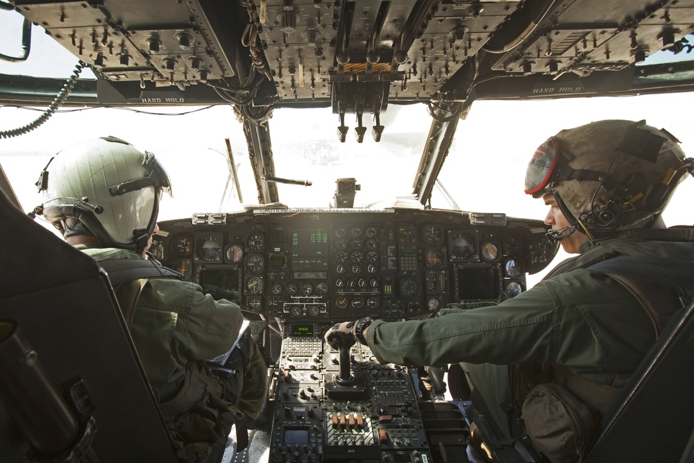 HMH-461 conducts Troop Movement