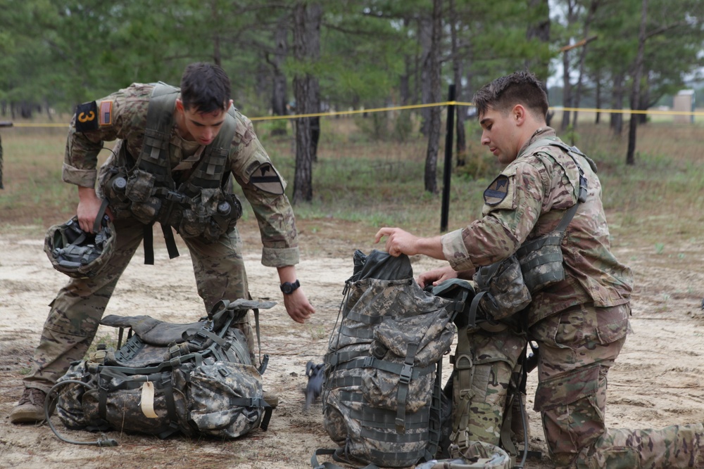 Soldiersprepare for the next obstacle during the 2016 Best Ranger Competition