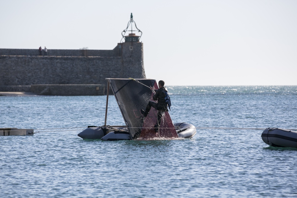 SPMAGTF-CR-AF Marines participate in French Commando aquatic training