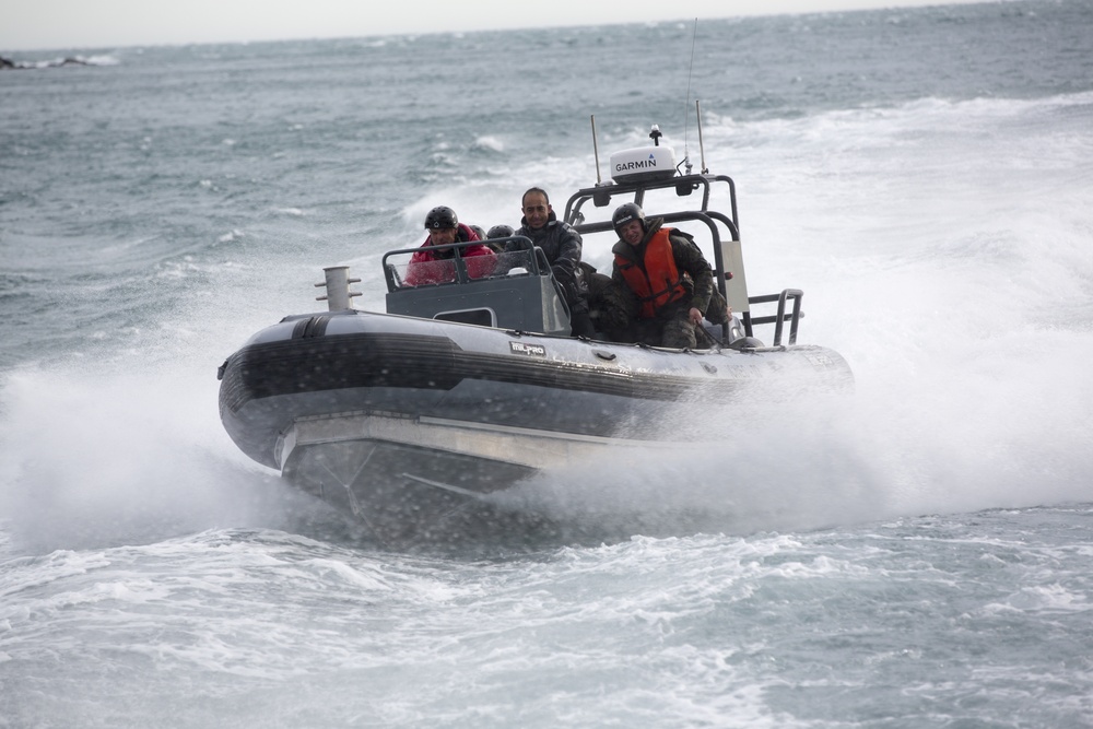 SPMAGTF Marines rehearse French Commando boat evacuation drills