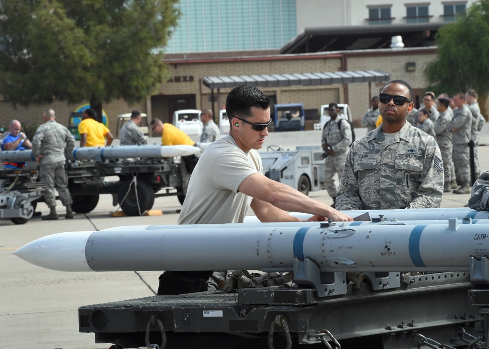 Texas ANG unit participates in Luke’s weapons loading competition
