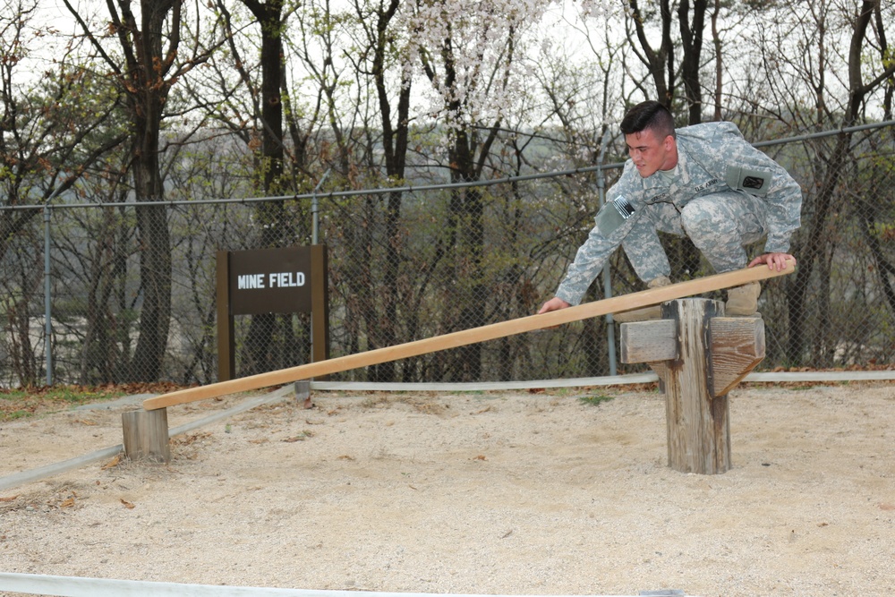 Soldiers navigates obstacle during 'Best Warrior' competition