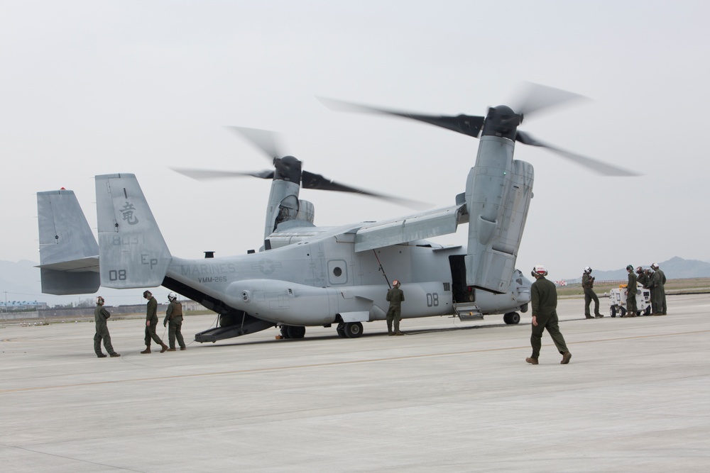 VMM-265 arrives at MCAS Iwakuni