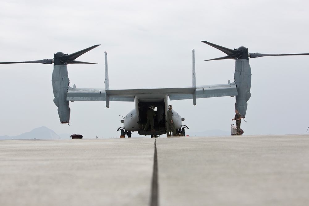 VMM-265 arrives at MCAS Iwakuni