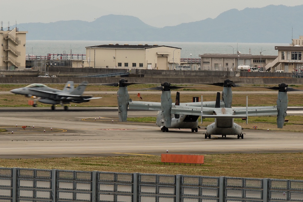 VMM-265 arrives at MCAS Iwakuni