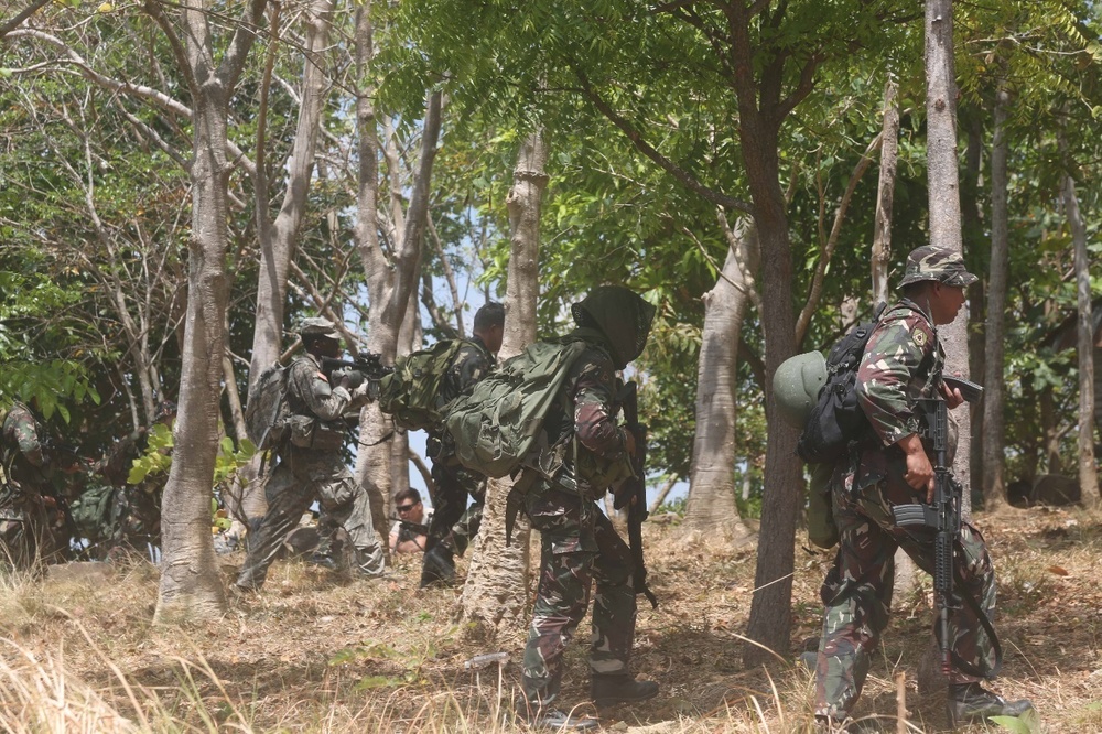 ‘Patriots’ conduct situational training exercise with Filipino soldiers