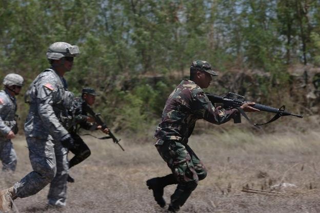 ‘Ghost Brigade’ Soldiers conduct combined mortar and squad training with Filipino counterparts