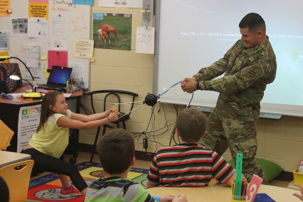 Soldiers teach science through engineering