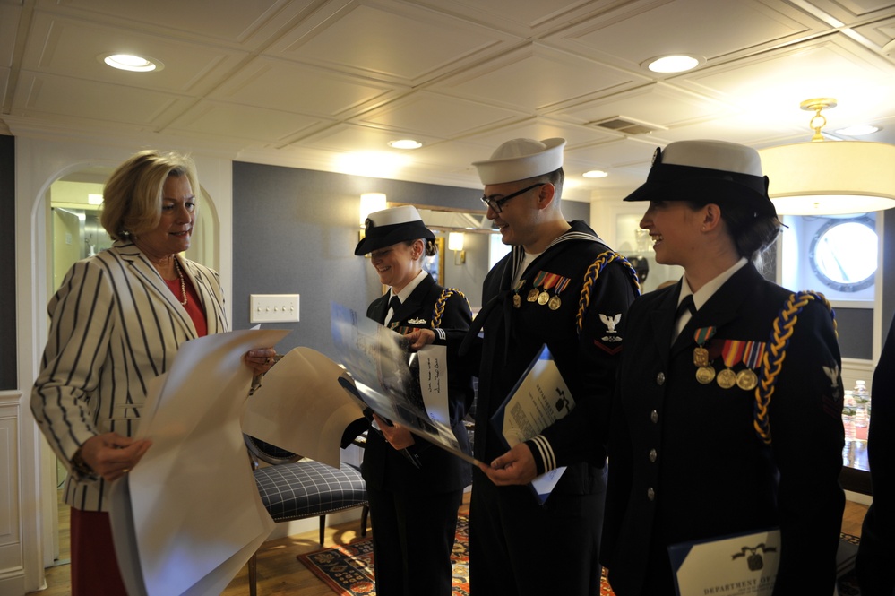 Ford Sailors Receive Navy and Marine Corps Achievement Medals