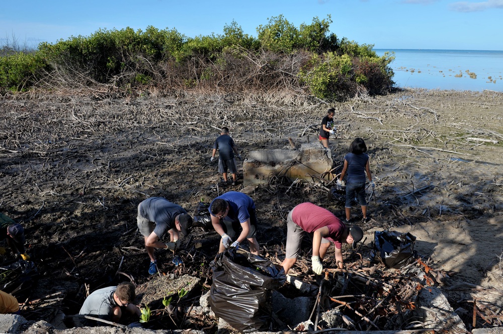 Volunteers Target Rubbish, Green Waste, and Invasive Plant Species during Pearl Harbor Beach Clean Up