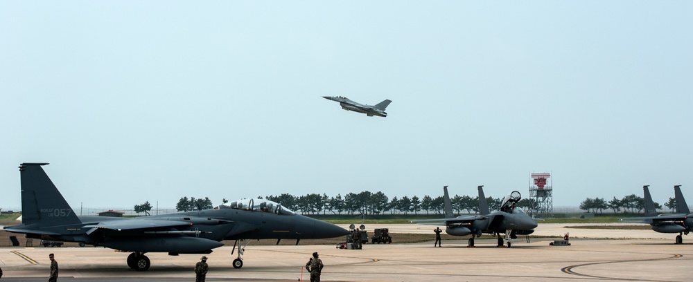 Kunsan launches Exercise Max Thunder 16