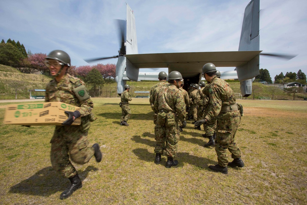 JSDF, U.S. Marines continue Ship to Shore Earthquake Relief