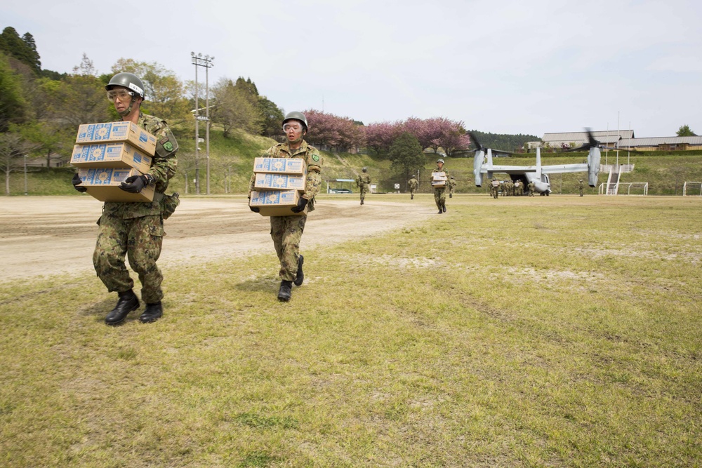 JSDF, U.S. Marines continue Ship to Shore Earthquake Relief