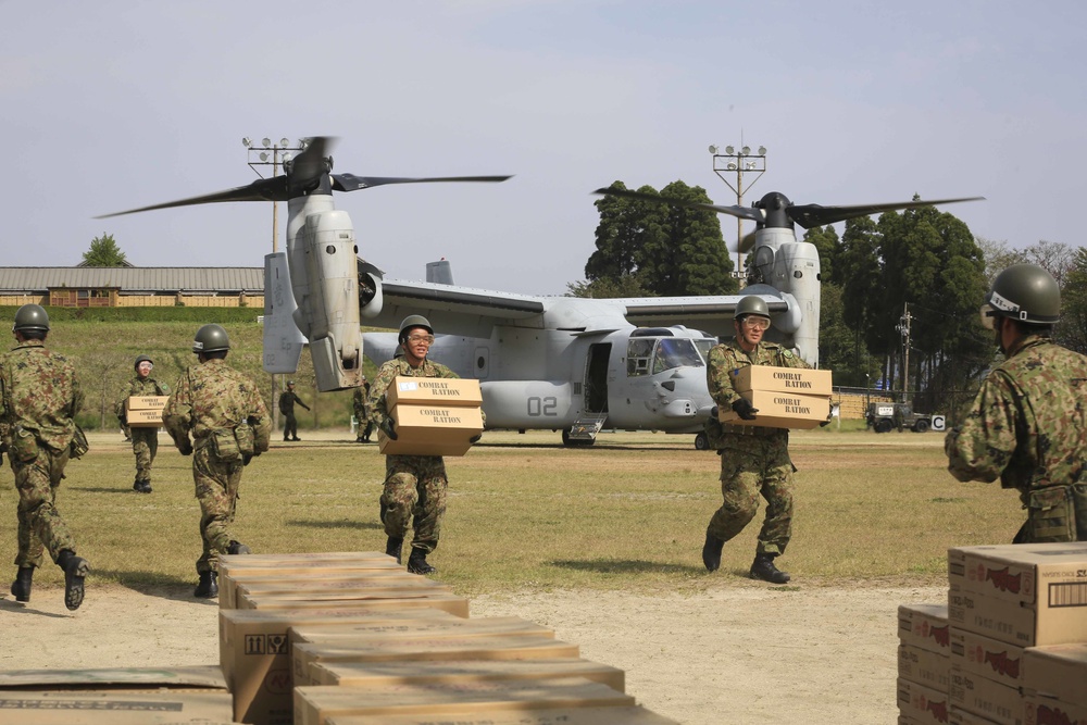 JSDF, U.S. Marines continue Ship to Shore Earthquake Relief