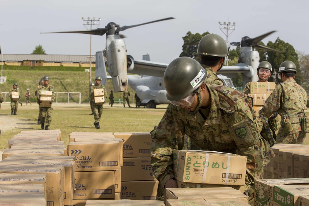 JSDF, U.S. Marines continue Ship to Shore Earthquake Relief