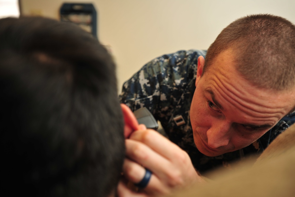 NHCL audiologist earns Navy, joint service awards