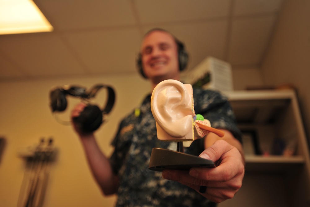 NHCL audiologist earns Navy, joint service awards