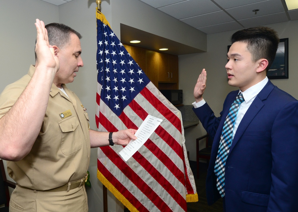 Deputy Navy Recruiting Command Visits NRD San Diego