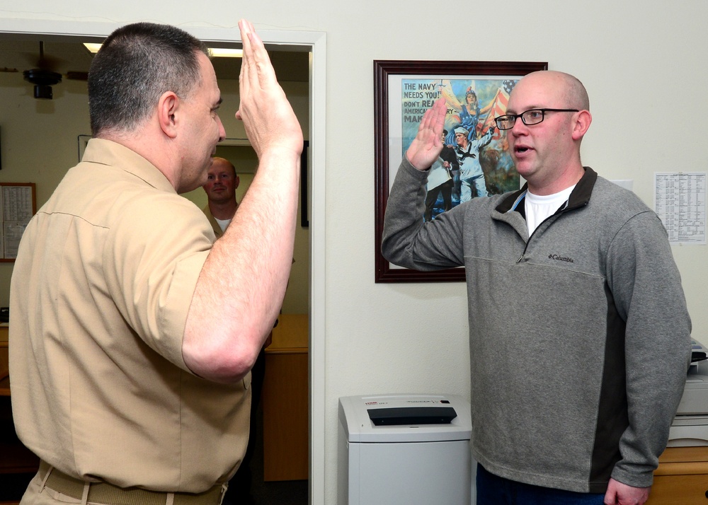 Deputy Navy Recruiting Command Visits NRD San Diego