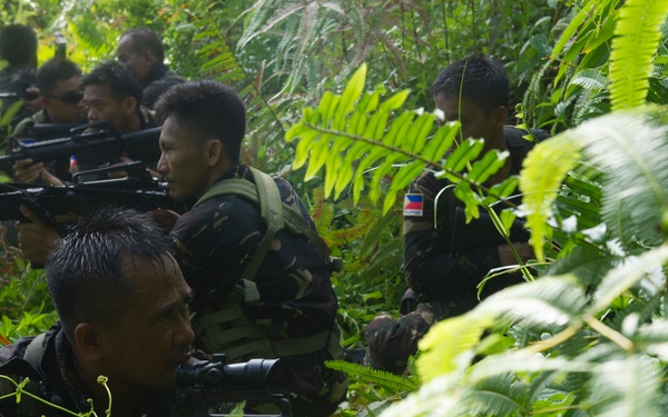 US Forces Executes a Combined-Joint Operation with their Philippine Counterparts