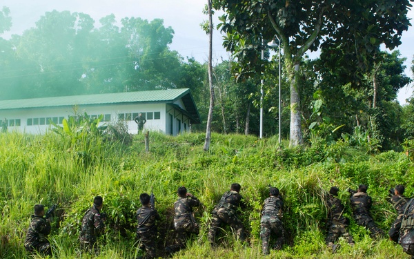 US Forces Executes a Combined-Joint Operation with their Philippine Counterparts