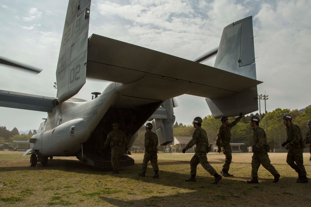 Marines step up relief support for Kyushu earthquake victims