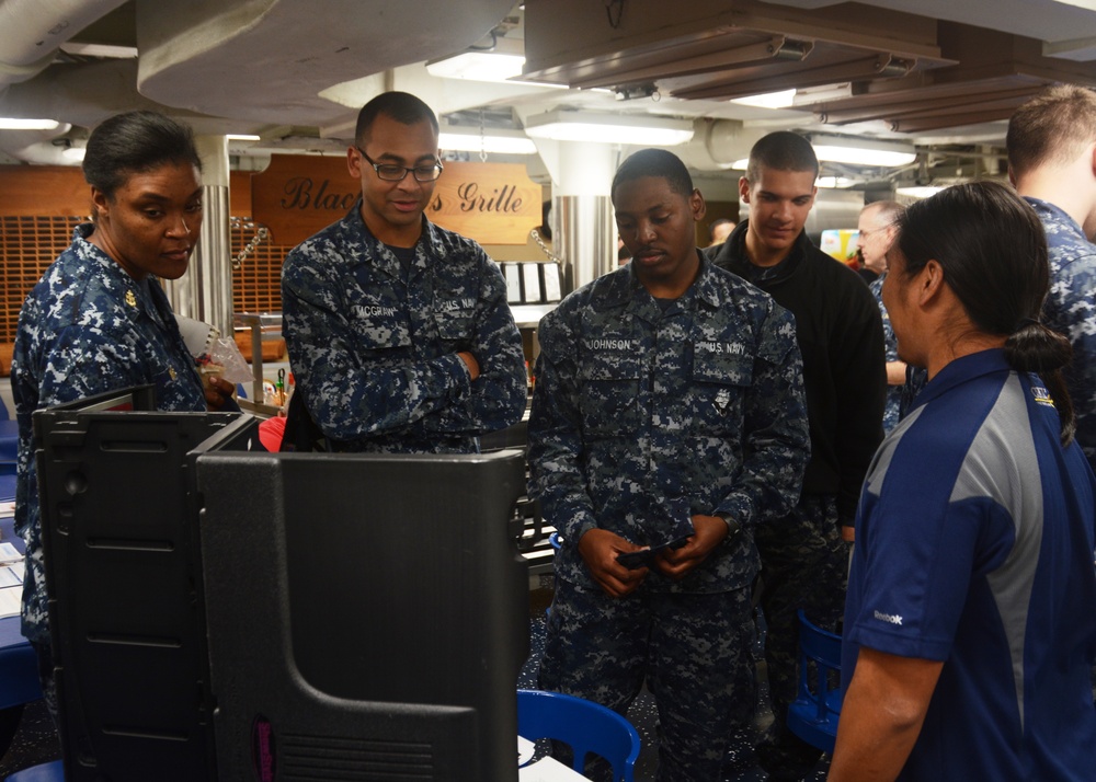 Mason Sailors Participate in Command Health and Wellness Fair