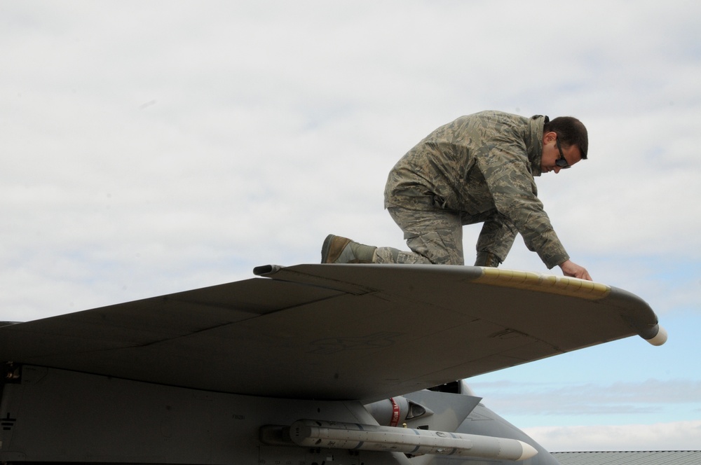 Massachusetts, California ANG units take part in Frisian Flag 2016