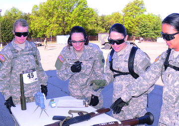 Soldiers identify weapons in the 'Amazing Race'