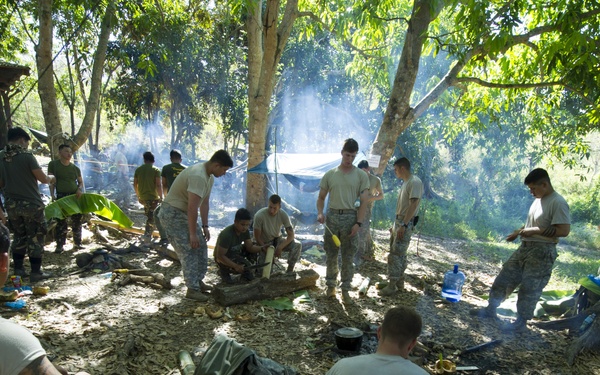 Philippine Army and U.S. Army Soldiers Learn Jungle Survival