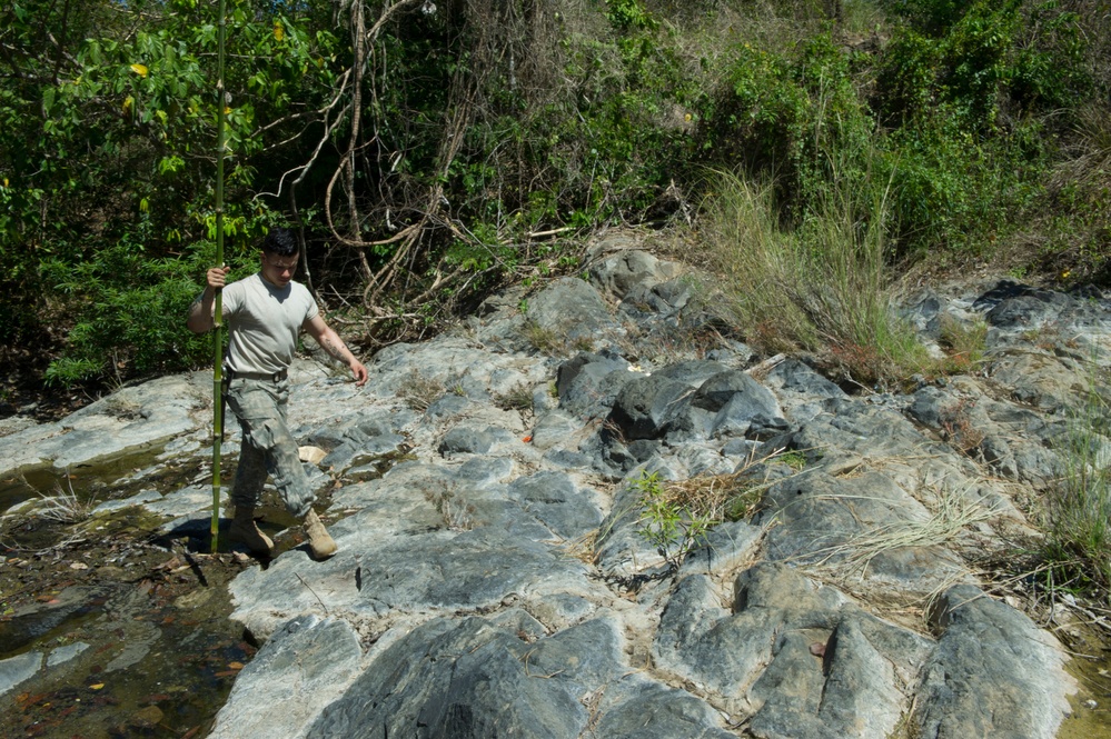 Philippine Army and U.S. Army Soldiers Learn Jungle Survival