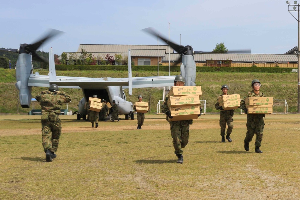 JSDF, U.S. Marines continue Ship to Shore Earthquake Relief